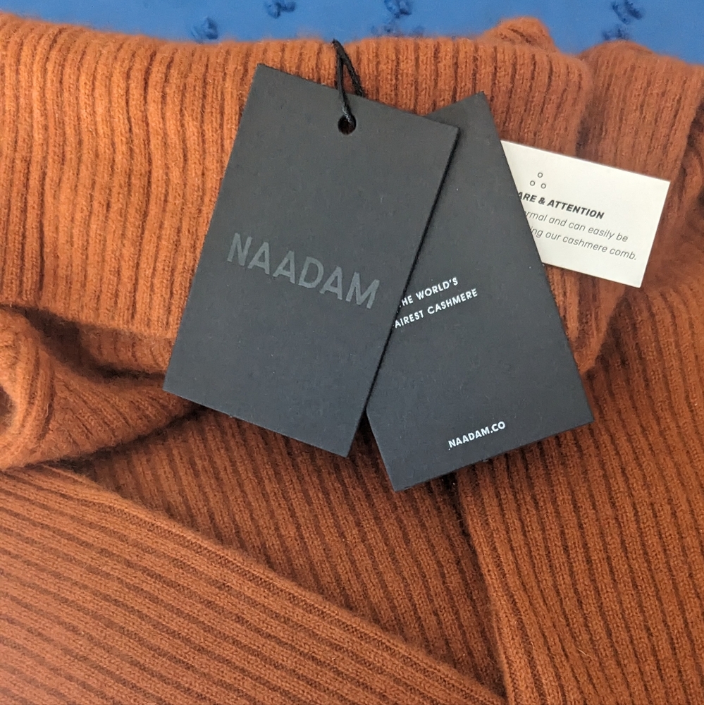 2 NAADAM CASHMERE Lot pumpkin & black turtlenecks